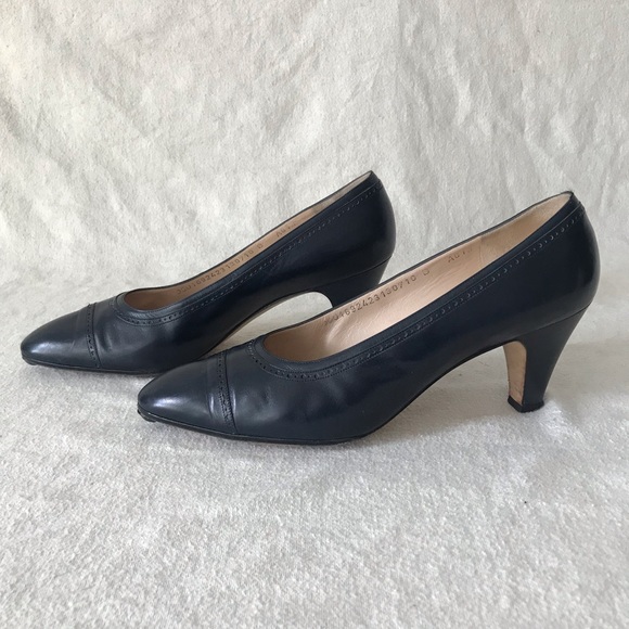 Ferragamo for Saks Fifth Avenue Navy Leather Embossed Pumps Sz Eu 42 US 10 B - Picture 14 of 16